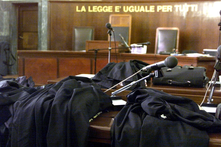Un'aula di tribunale (Foto Ansa)