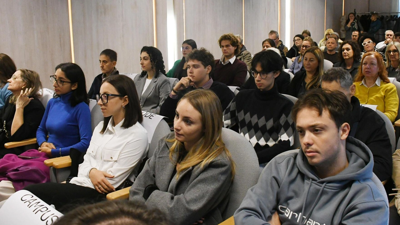 I numerosi studenti destinatari delle borse di studio messe a disposizione dalla Fondazione marmo per la formazione I numerosi studenti destinatari delle borse di studio messe a disposizione dalla Fondazione marmo per la formazione