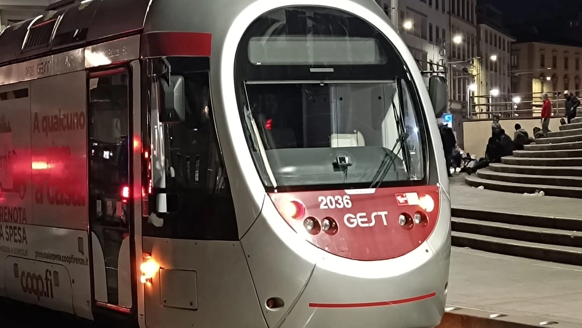 La tramvia ferma per il calo di corrente La tramvia ferma per il calo di corrente