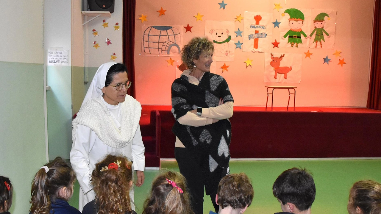 Siamo andati a curiosare fra le richieste fatte a Babbo Natale ascoltanto i racconti degli alunni dell’Istituto Sant’Anna. Siamo andati a curiosare fra le richieste fatte a Babbo Natale ascoltanto i racconti degli alunni dell’Istituto Sant’Anna.