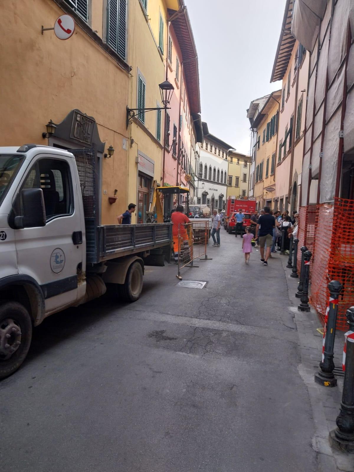 La frana nel cuore del centro. Due fabbricati sotto la lente: "Necessari altri accertamenti" La frana nel cuore del centro. Due fabbricati sotto la lente: "Necessari altri accertamenti"