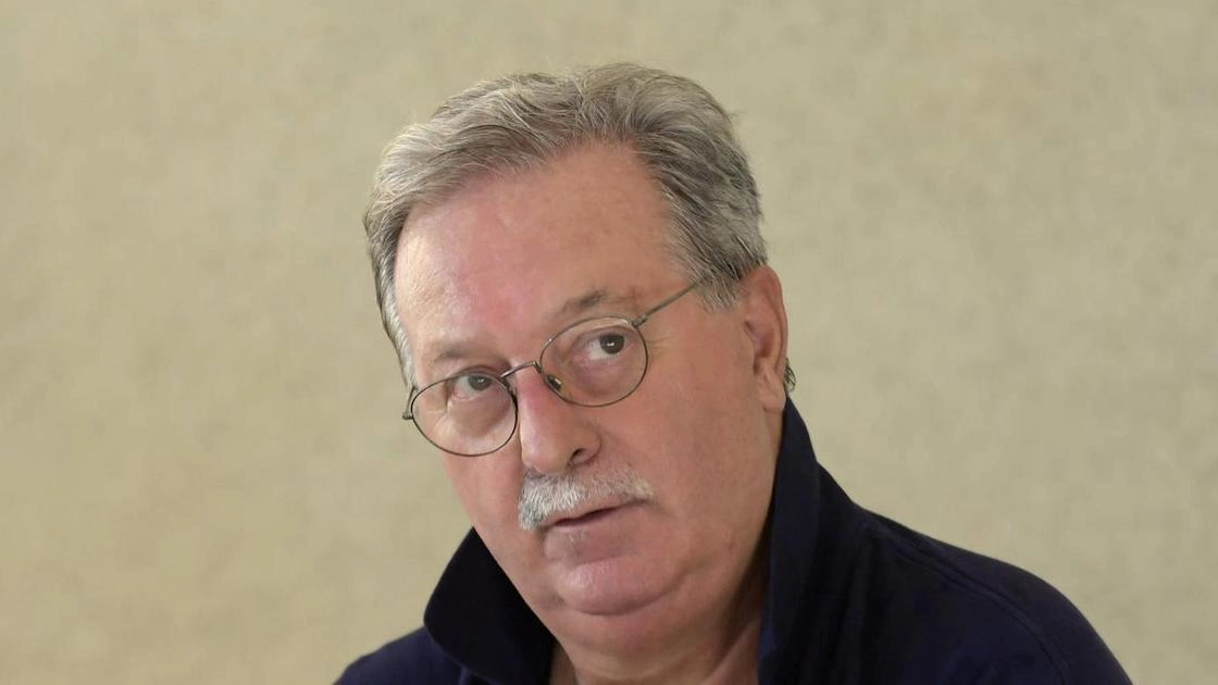 “Ormai prossimo alla conclusione del “pasticcio” coronarico, iniziato domenica 3 novembre – ci scrive Umberto Sereni –, mi preme esternare... “Ormai prossimo alla conclusione del “pasticcio” coronarico, iniziato domenica 3 novembre – ci scrive Umberto Sereni –, mi preme esternare...