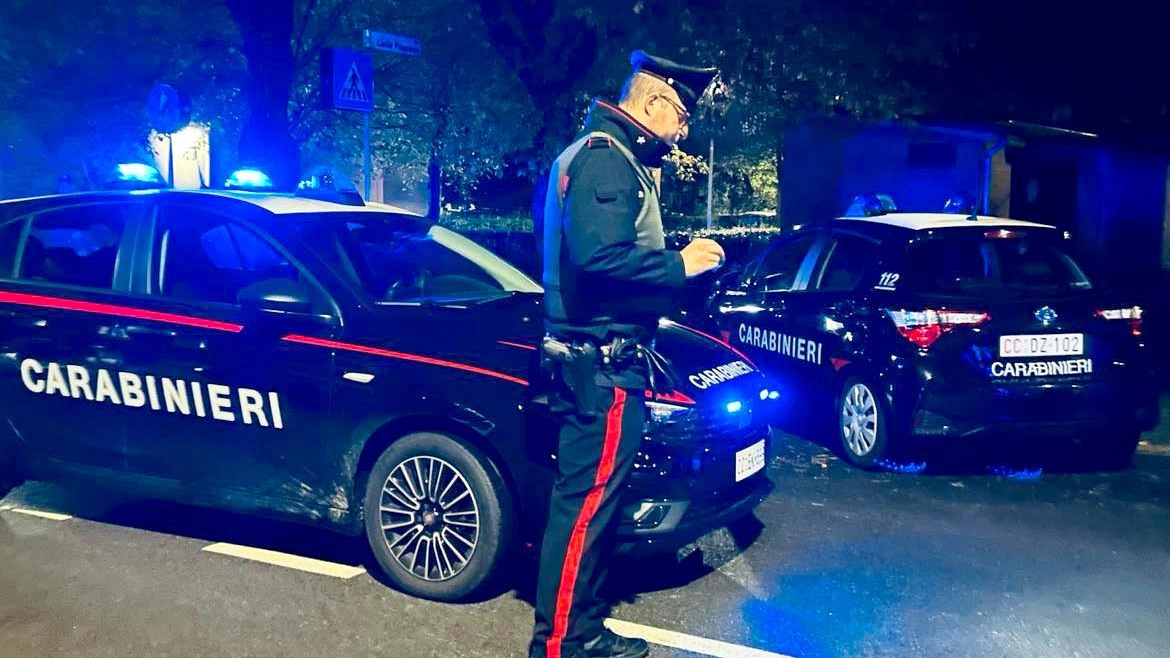 I carabinieri sono intervenuti nella zona stazione (foto d’archivio) I carabinieri sono intervenuti nella zona stazione (foto d’archivio)