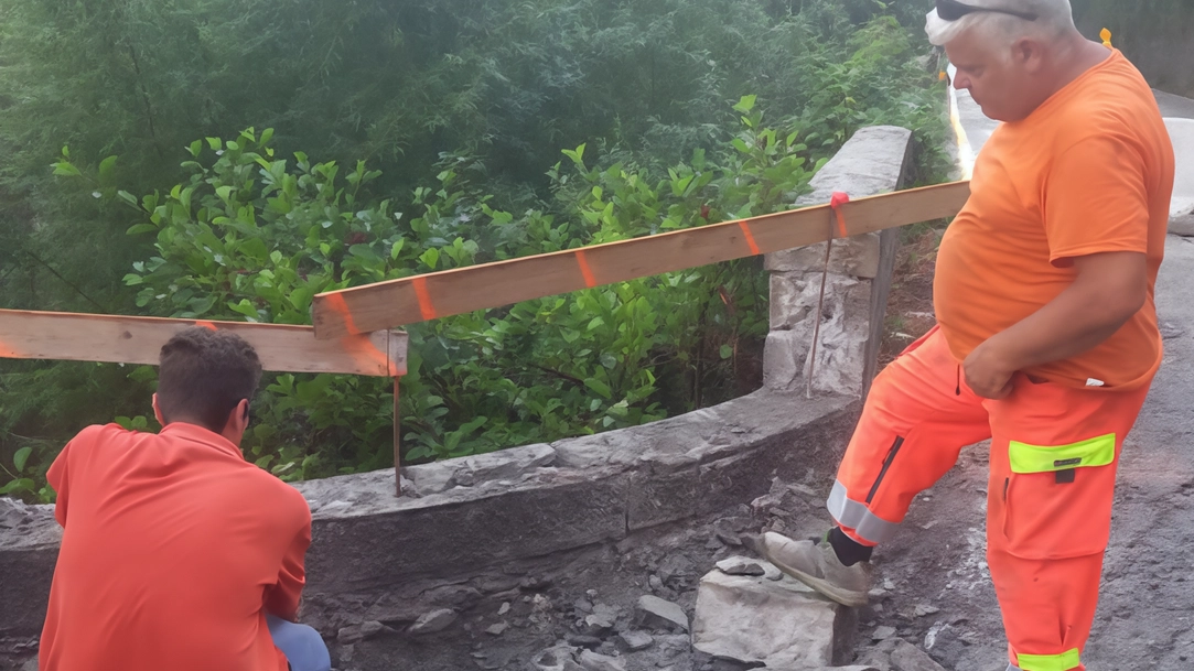 Operazioni di consolidamento del ponte sul Vincio a Cerreto Guidi a seguito dell'alluvione di novembre. Modifiche alla circolazione sulla Sp31 Traversa con senso unico alternato e limite di velocità fino a metà settembre. Operazioni di consolidamento del ponte sul Vincio a Cerreto Guidi a seguito dell'alluvione di novembre. Modifiche alla circolazione sulla Sp31 Traversa con senso unico alternato e limite di velocità fino a metà settembre.