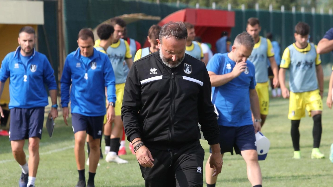 Mister Ciampelli segue con attenzione la squadra: buon primo tempo ma il risultato è amaro