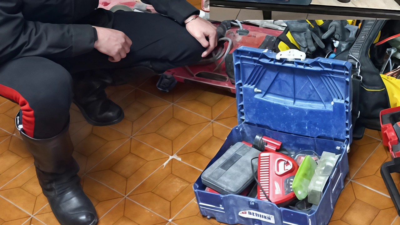 I Carabinieri di Sansepolcro hanno recuperato attrezzature da cantiere rubate a Ponte San Giovanni. Due individui napoletani sono stati arrestati. Potenziale pericolo sventato grazie all'intervento tempestivo delle forze dell'ordine. I Carabinieri di Sansepolcro hanno recuperato attrezzature da cantiere rubate a Ponte San Giovanni. Due individui napoletani sono stati arrestati. Potenziale pericolo sventato grazie all'intervento tempestivo delle forze dell'ordine.