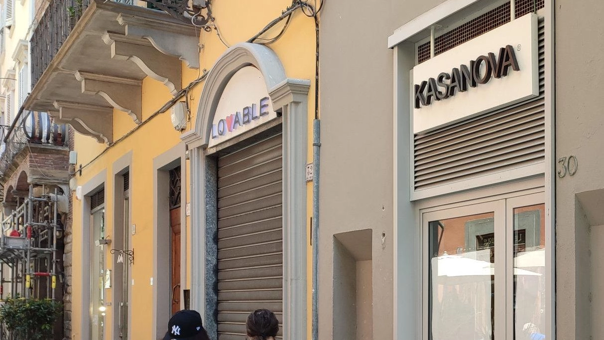 Un’immagine del Corso Mazzoni dove di recente ha chiuso il negozio della catena Kasanova a meno di nove mesi dall’inaugurazione del punto vendita Un’immagine del Corso Mazzoni dove di recente ha chiuso il negozio della catena Kasanova a meno di nove mesi dall’inaugurazione del punto vendita
