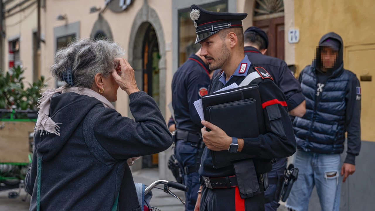 Forze dell’ordine durante un controllo in strada: le vittime dei tre episodi hanno sporto denuncia ai carabinieri (foto d’archivio) Forze dell’ordine durante un controllo in strada: le vittime dei tre episodi hanno sporto denuncia ai carabinieri (foto d’archivio)