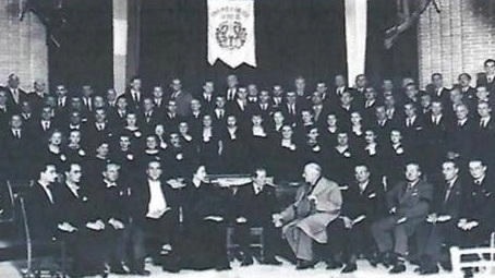 Era il 13 aprile 1935 quando, su invito del Conte Guido Ghigi Saracini, si unirono le due corali storiche della...