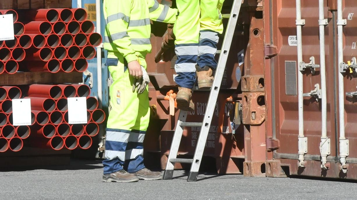 Sono fortemente preoccupati i lavoratori dell’azienda Fhp per lo stallo in merito al Piano regolatore portuale "atteso nel corso del... Sono fortemente preoccupati i lavoratori dell’azienda Fhp per lo stallo in merito al Piano regolatore portuale "atteso nel corso del...