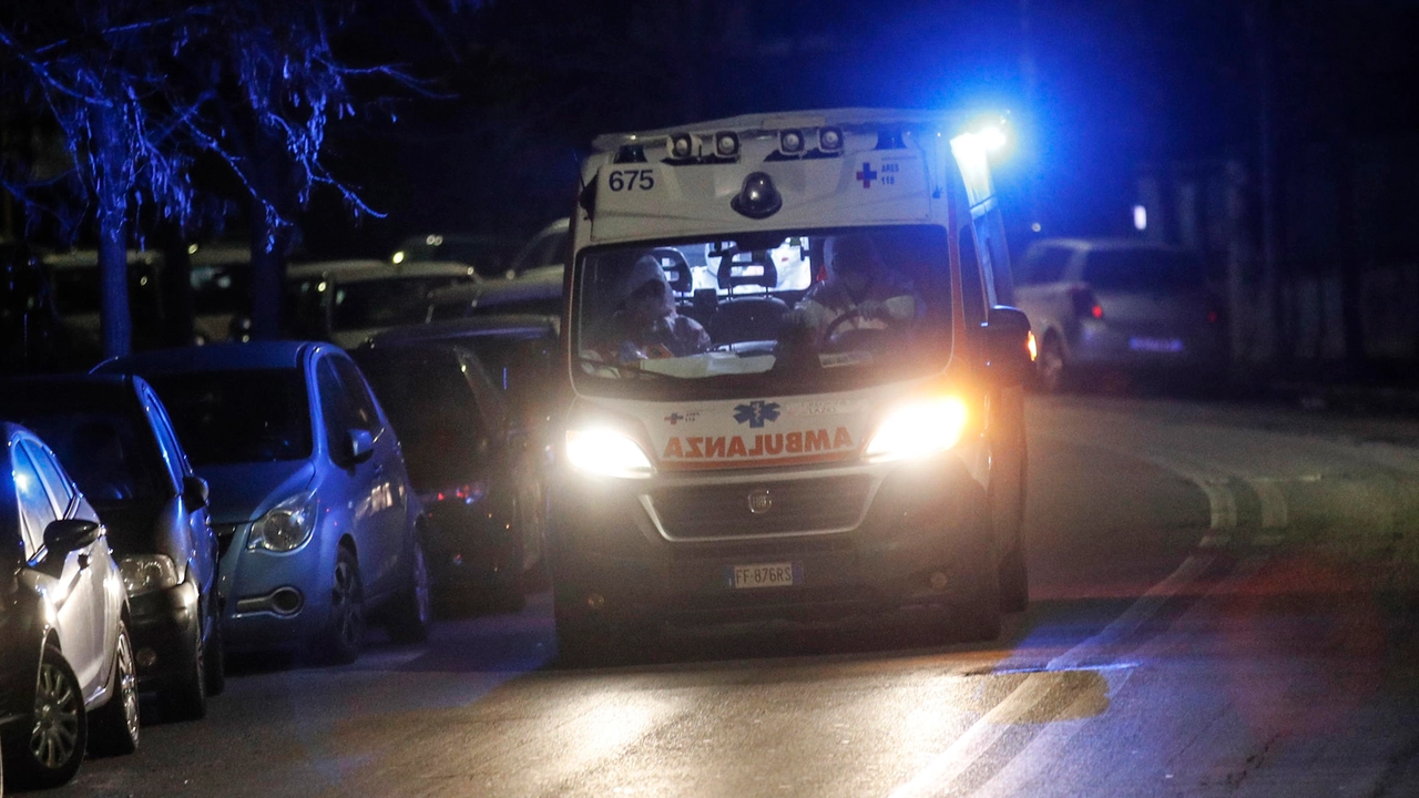I due ragazzi sono stati portati in ospedale dai soccorritori del 118 I due ragazzi sono stati portati in ospedale dai soccorritori del 118