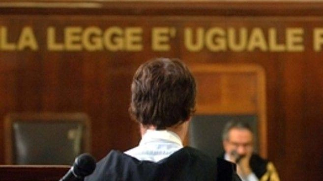 Un 27enne nigeriano, dichiarato non capace di intendere e di volere, continuerà a essere curato in una struttura dopo un Tso. Soffre di disturbo bipolare e allucinazioni senza farmaci. Rinviata l'udienza a settembre, si prevede il trasferimento dalla sezione psichiatrica del carcere a una struttura di cura. Un 27enne nigeriano, dichiarato non capace di intendere e di volere, continuerà a essere curato in una struttura dopo un Tso. Soffre di disturbo bipolare e allucinazioni senza farmaci. Rinviata l'udienza a settembre, si prevede il trasferimento dalla sezione psichiatrica del carcere a una struttura di cura.
