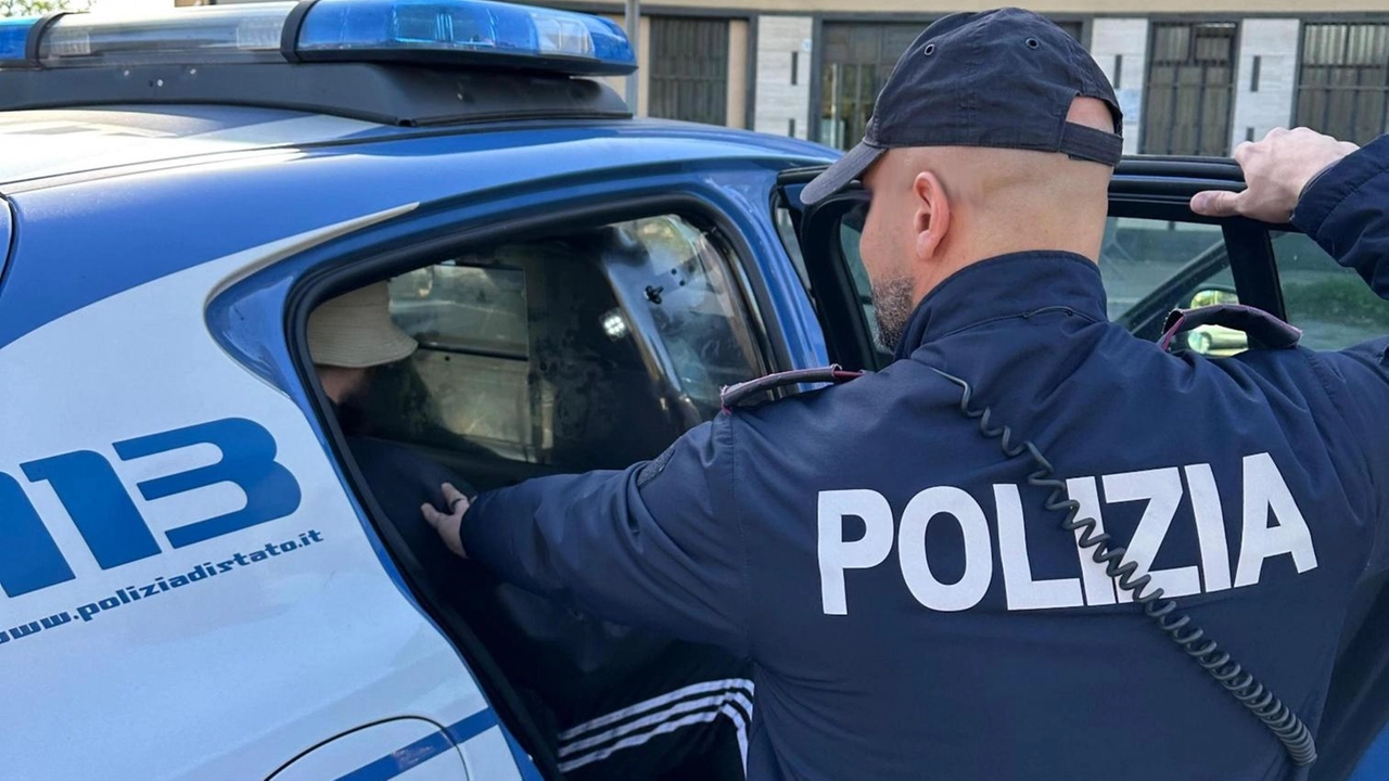 Polizia in azione (Foto repertorio) Polizia in azione (Foto repertorio)