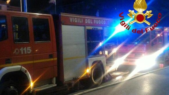 Pisa, cade dalla spalletta del lungarno: è grave Pisa, cade dalla spalletta del lungarno: è grave