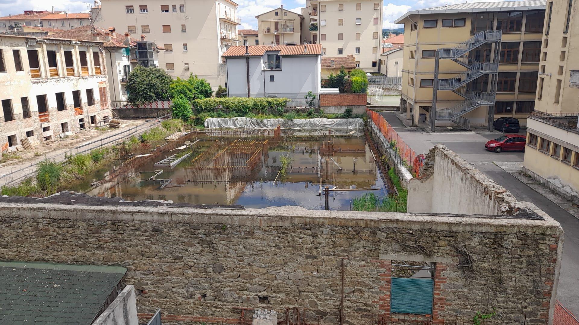 «Ghinelli e Tanti falsificano la realtà sulla caserma di via Filzi per coprire scelte scellerate e nel frattempo il cantiere è pieno di topi e zanzare» «Ghinelli e Tanti falsificano la realtà sulla caserma di via Filzi per coprire scelte scellerate e nel frattempo il cantiere è pieno di topi e zanzare»