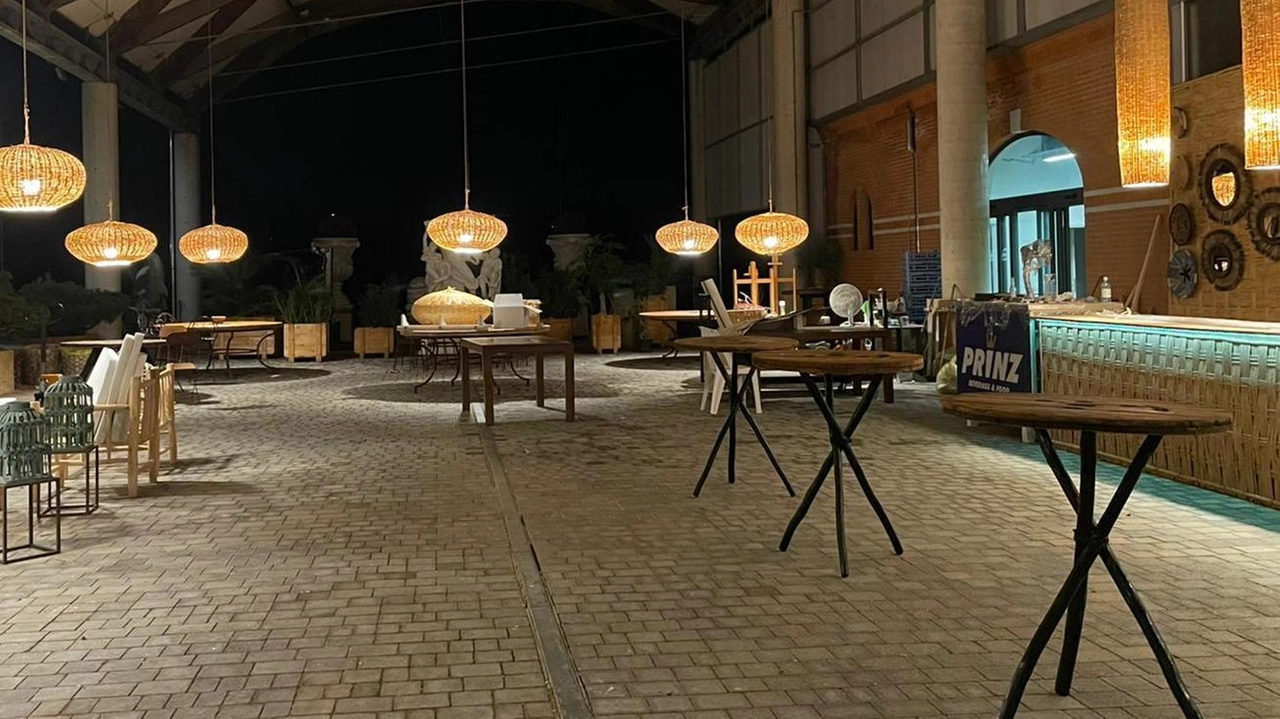 Gli interni del nuovo locale realizzato all’interno dei «Giardini della Versilia» dal noto imprenditore Armando Lanza Gli interni del nuovo locale realizzato all’interno dei «Giardini della Versilia» dal noto imprenditore Armando Lanza