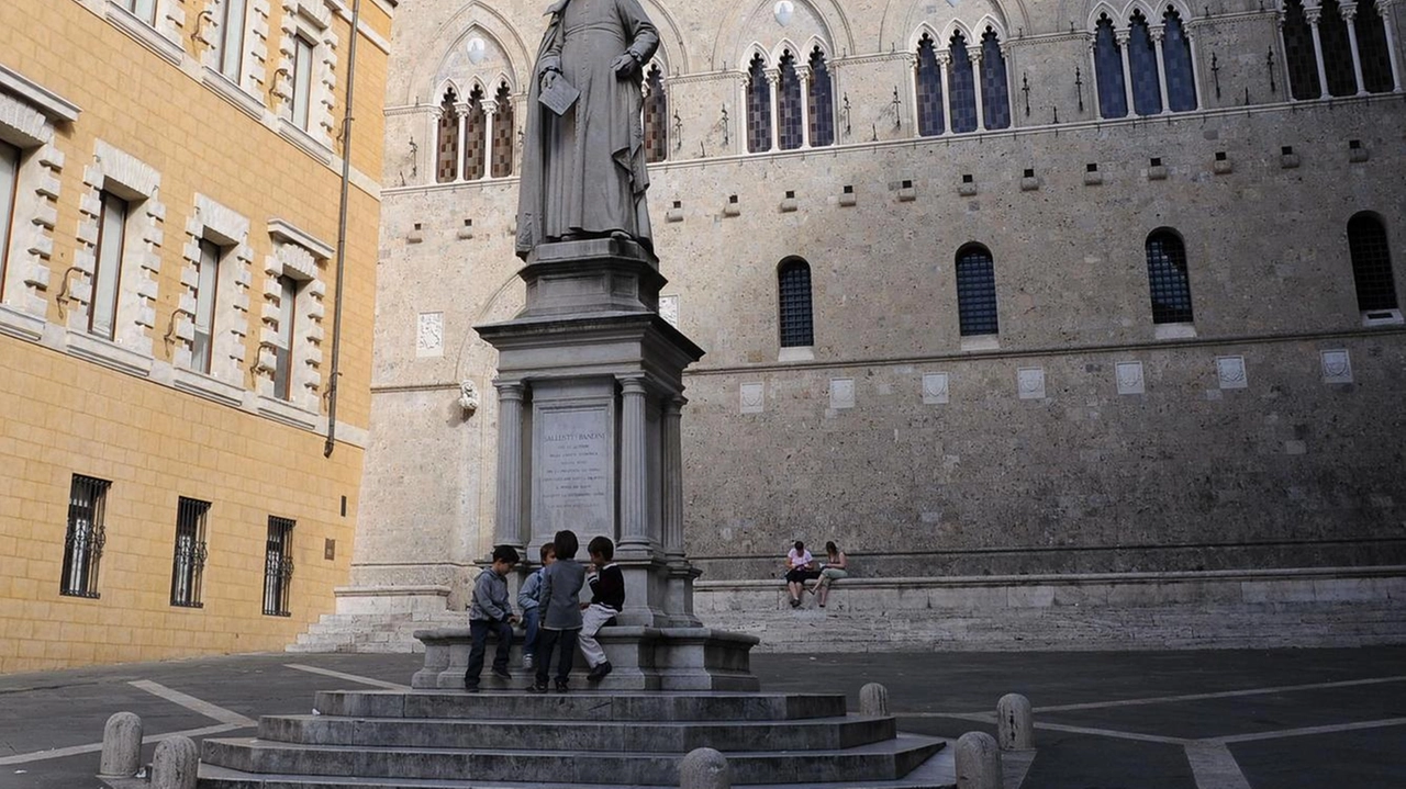 La prestigiosa sede del Monte dei Paschi di Siena La prestigiosa sede del Monte dei Paschi di Siena