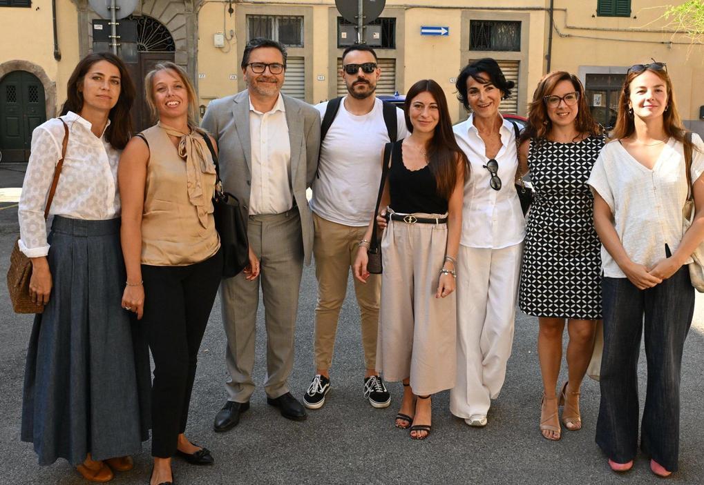https://www.lanazione.it/image-service/view/acePublic/alias/contentid/NTdjYzBiNWMtZjM2OC00/0/operazione-aria-di-dignita-i-giovani-avvocati-consegnano-quattro-ventilatori-al-san-giorgio.jpeg?f=1.91:1&w=1200