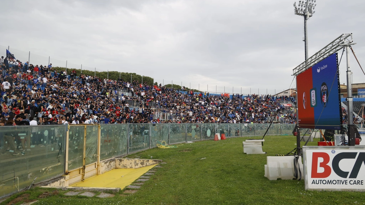 Piena la curva all'Arena Garibaldi Piena la curva all'Arena Garibaldi