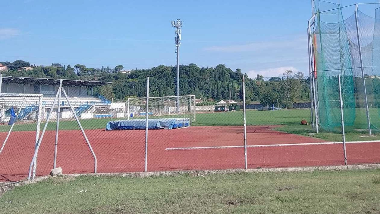 Lo stadio comunale Gabriele Di Lupo di Santa Maria a Monte. Oltre al campo da calcio dotato di pista e impianti per l’atletica Lo stadio comunale Gabriele Di Lupo di Santa Maria a Monte. Oltre al campo da calcio dotato di pista e impianti per l’atletica