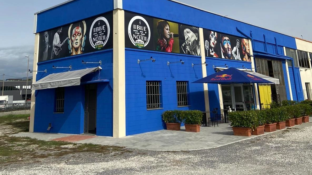 Il giovane Samuele Lo Russo apre il bar-ristorante Blue Note a Chiesina Uzzanese con la famiglia. Orari flessibili e musica dal vivo per coinvolgere la Valdinievole. Il giovane Samuele Lo Russo apre il bar-ristorante Blue Note a Chiesina Uzzanese con la famiglia. Orari flessibili e musica dal vivo per coinvolgere la Valdinievole.