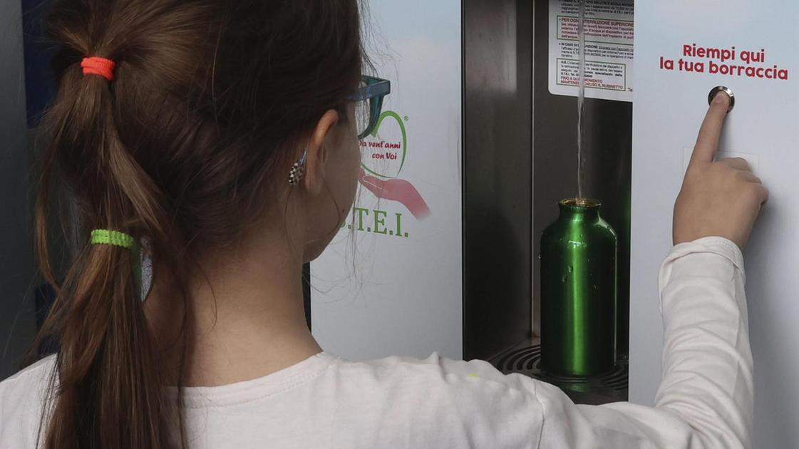 Acqua gratis per la comunità. La fontanella sarà installata grazie all’accordo con AdF Acqua gratis per la comunità. La fontanella sarà installata grazie all’accordo con AdF