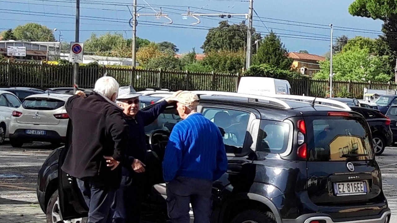 A Pietrasanta, dopo ritardi, arriveranno finalmente quattro postazioni per auto elettriche grazie all'accordo con "Be Charge" di Milano. Inaugurazione prevista per l'estate 2025. A Pietrasanta, dopo ritardi, arriveranno finalmente quattro postazioni per auto elettriche grazie all'accordo con "Be Charge" di Milano. Inaugurazione prevista per l'estate 2025.