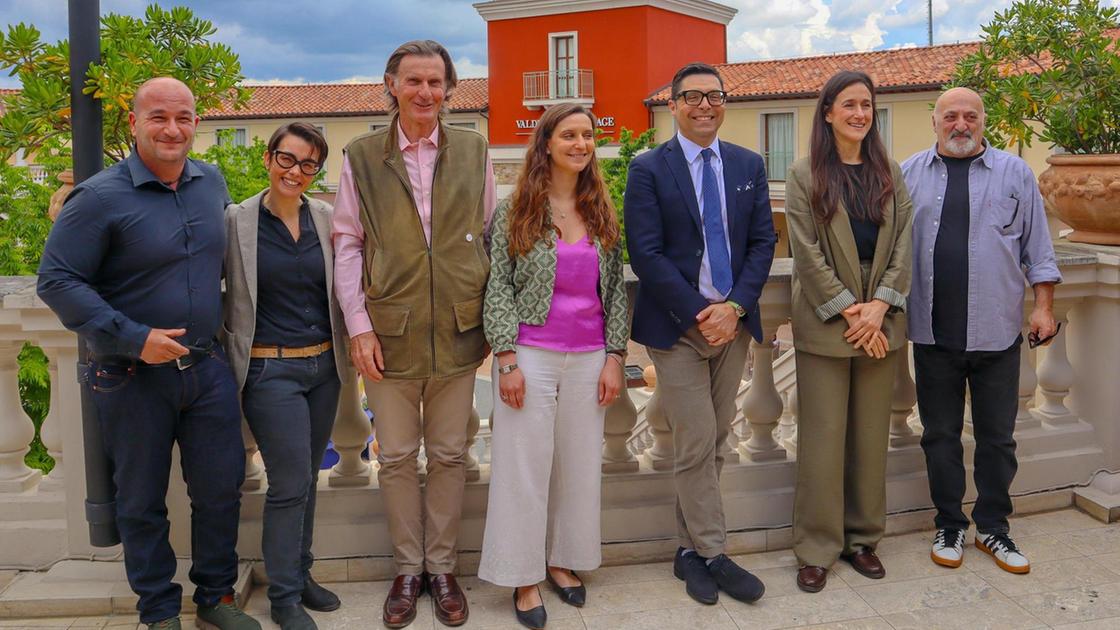 Un calice pieno di solidarietà. La raccolta fondi per il Meyer. Chef Pappagallo testimonial Un calice pieno di solidarietà. La raccolta fondi per il Meyer. Chef Pappagallo testimonial