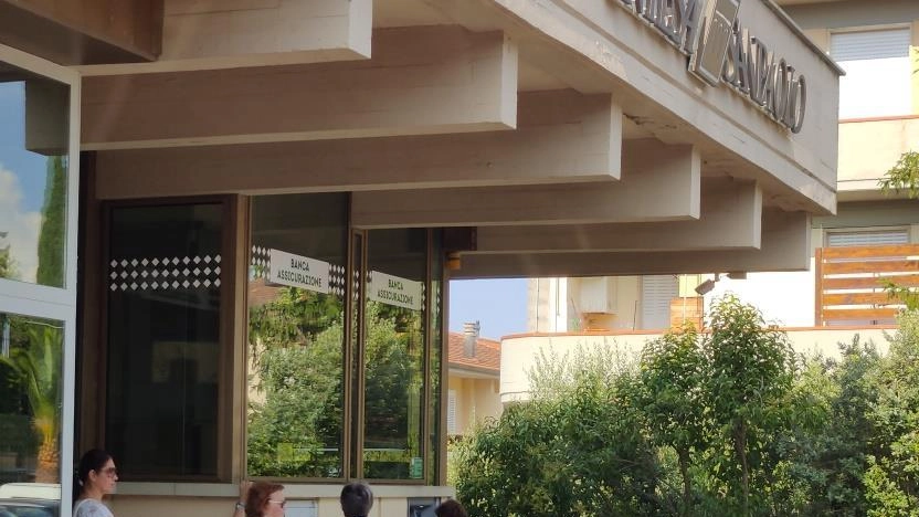 Lo sportello di Banca Intesa che si trova nel centro di Montale: la chiusura della filiale è prevista per il 18 ottobre 2025 Lo sportello di Banca Intesa che si trova nel centro di Montale: la chiusura della filiale è prevista per il 18 ottobre 2025