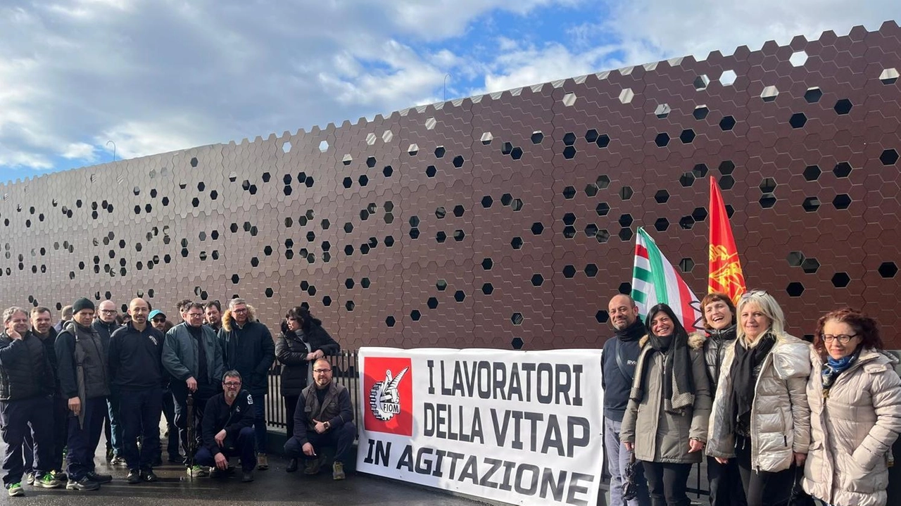 I lavoratori dell’azienda Vitap di Poggibonsi anche ieri hanno proseguito nella loro mobilitazione
