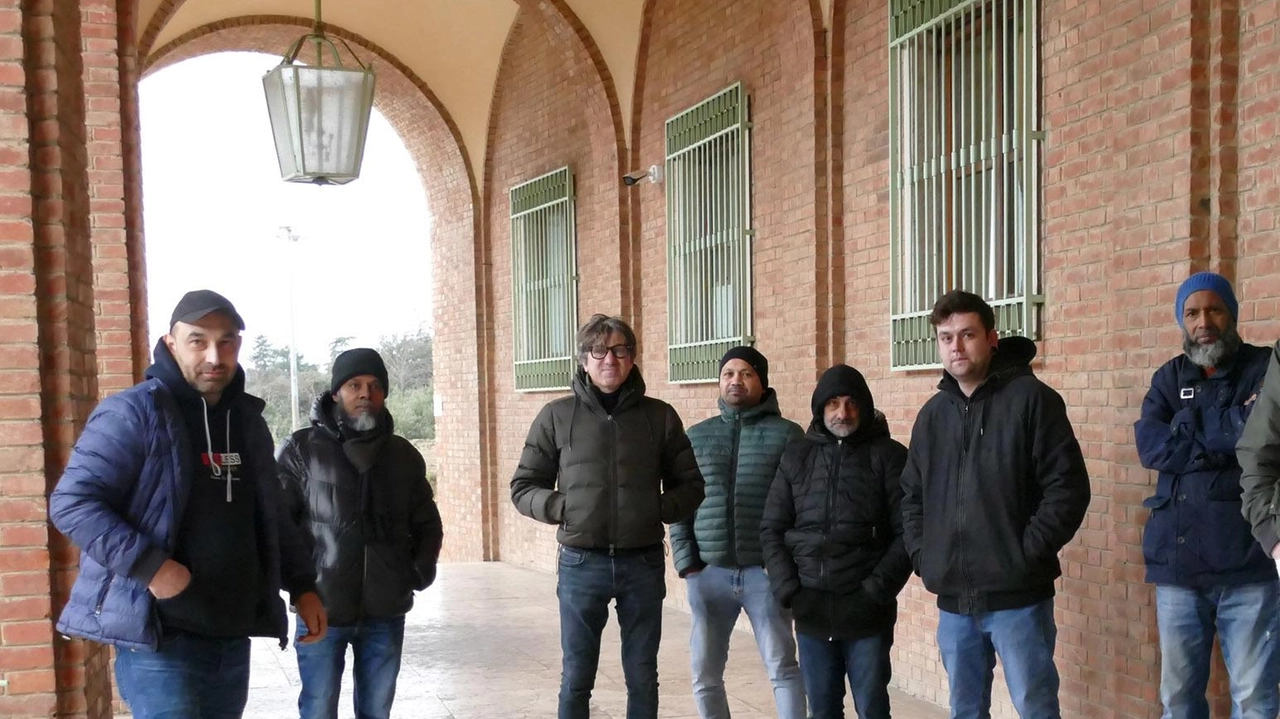 I lavoratori della Hsg all’incontro in prefettura dello scorso gennaio