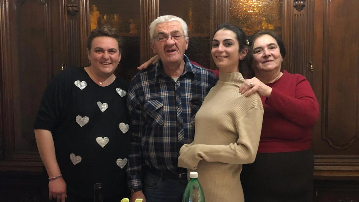 Da sinistra la figlia Francesca, Giuseppe, la figlia Simona e la moglie Alfonsina Da sinistra la figlia Francesca, Giuseppe, la figlia Simona e la moglie Alfonsina