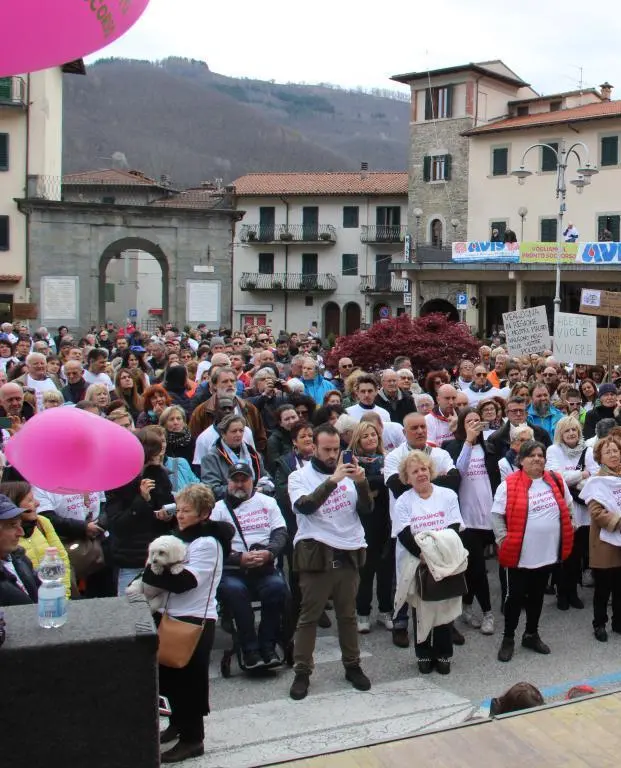 Fiaccolata per l’ospedale Pacini: "Serve un vero pronto soccorso"