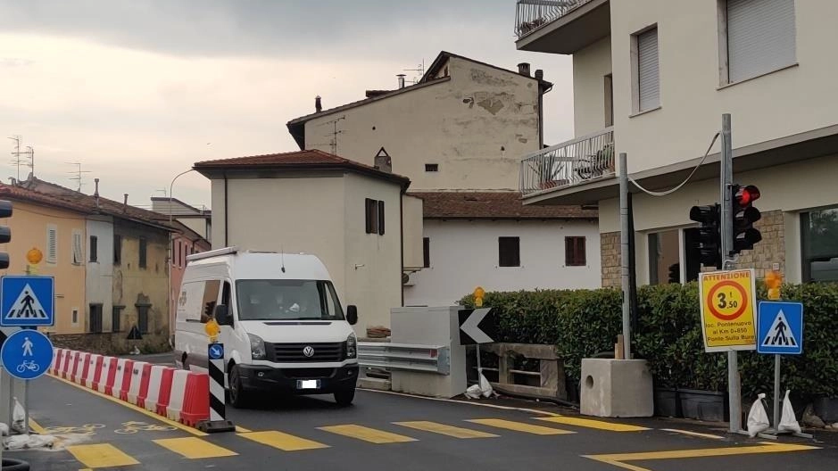 Attualmente, sul ponte del Pontenuovo vige il divieto per i veicoli superiori a 3,5 tonnellate
