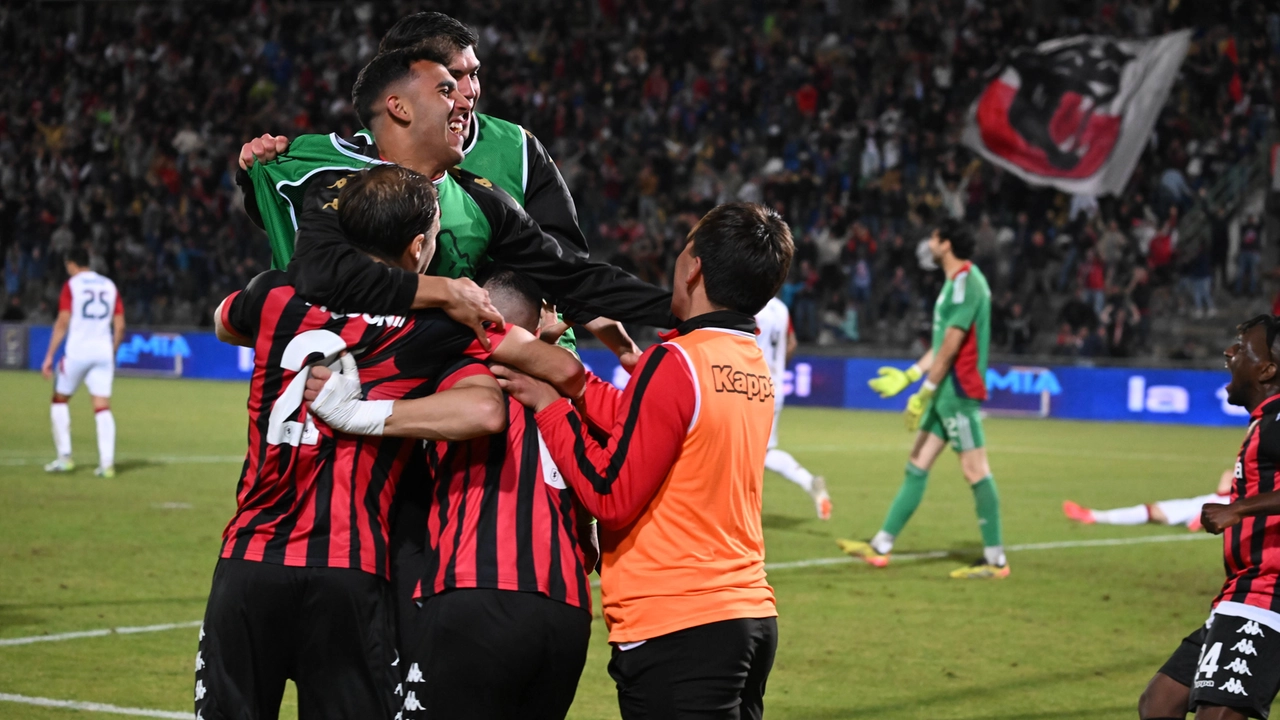 Depositata l'istanza di fallimento per la Lucchese. La squadra si era salvata sul campo in Serie C contro il Sestri Levante Depositata l'istanza di fallimento per la Lucchese. La squadra si era salvata sul campo in Serie C contro il Sestri Levante