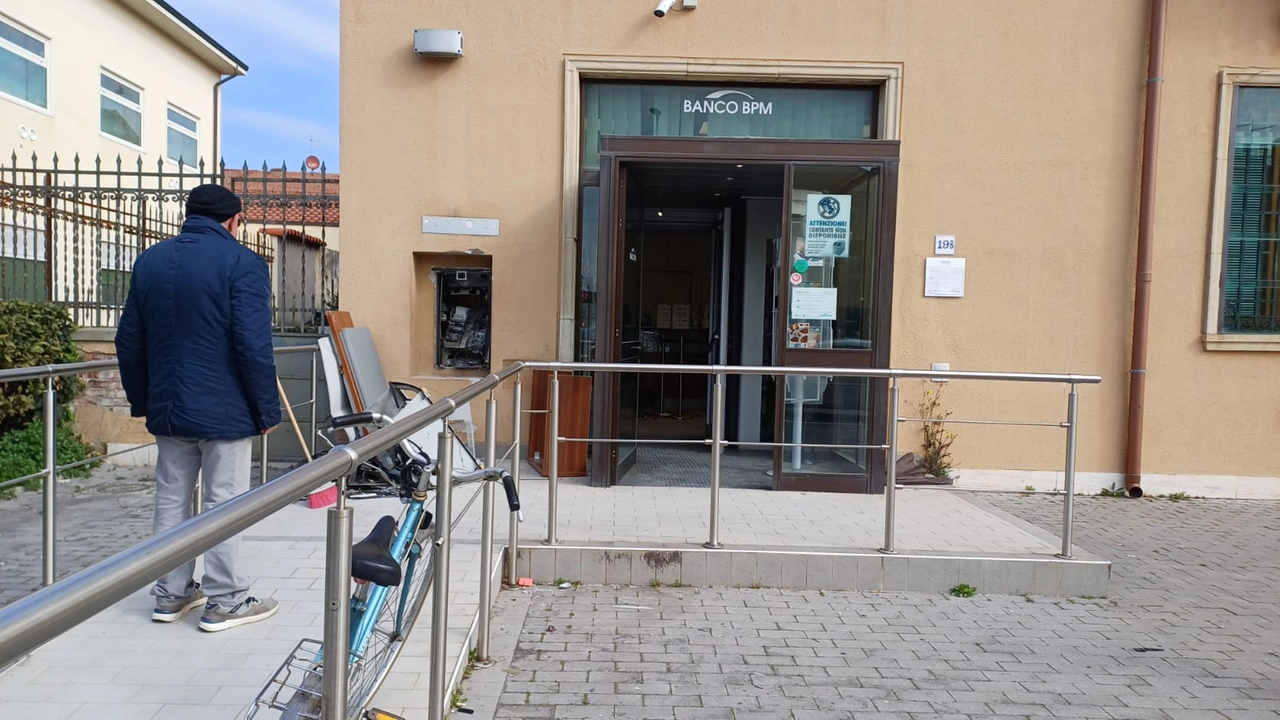 La filiale del Banco Bpm presa di mira a Riglione