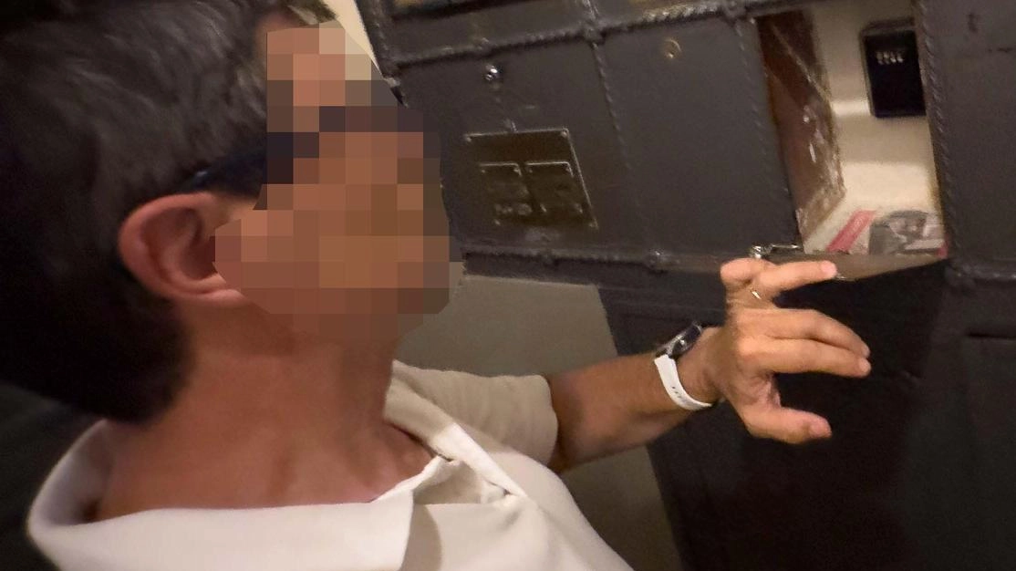 La keybox nascosta da un host di origini straniere nella sua cassetta delle lettere in un palazzo di Borgo Albizi