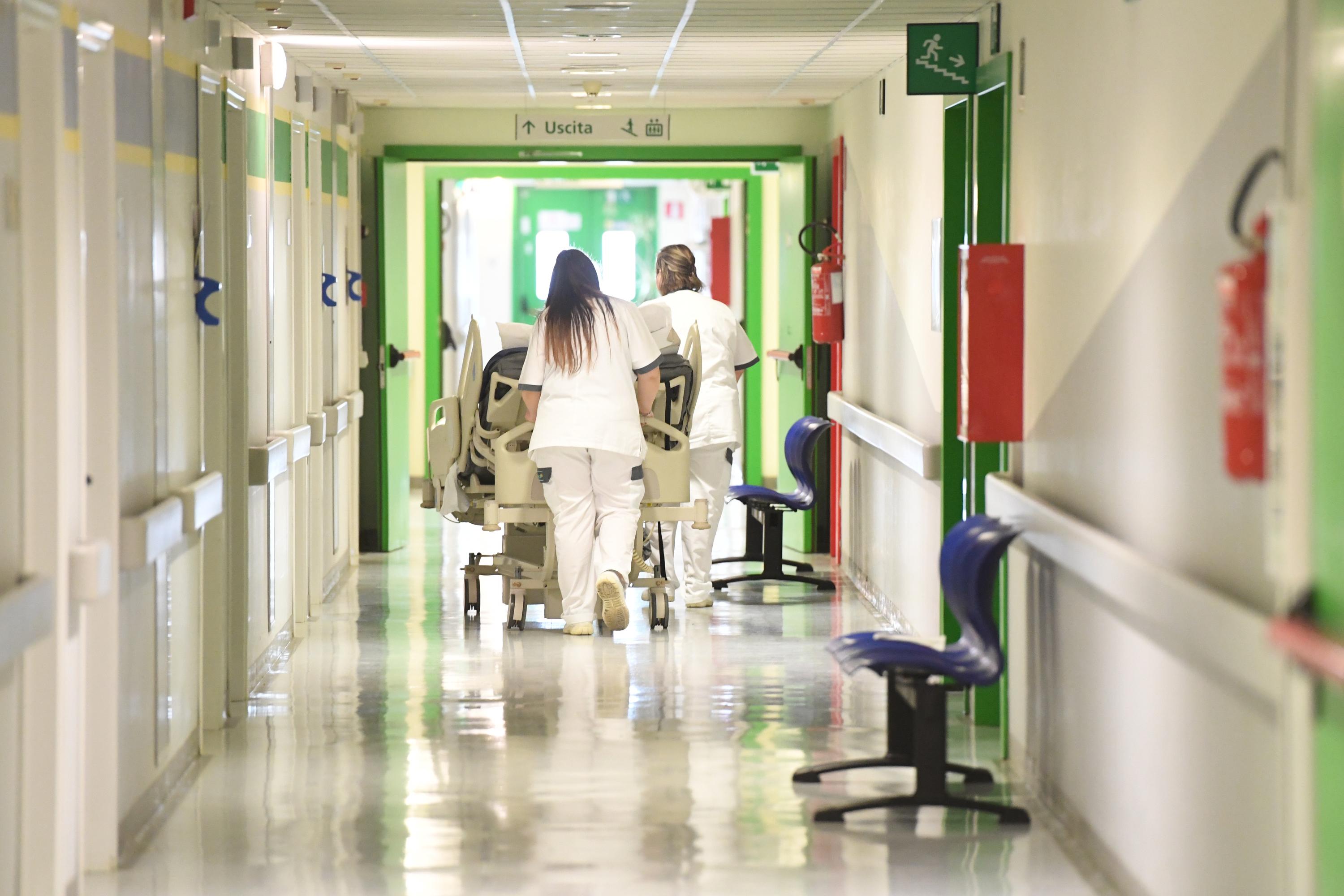 “Ditemi perché è morto mio marito?”. Giallo dopo l’ospedale, parla la moglie. Racconto dell’amico che lo ha trovato “Ditemi perché è morto mio marito?”. Giallo dopo l’ospedale, parla la moglie. Racconto dell’amico che lo ha trovato