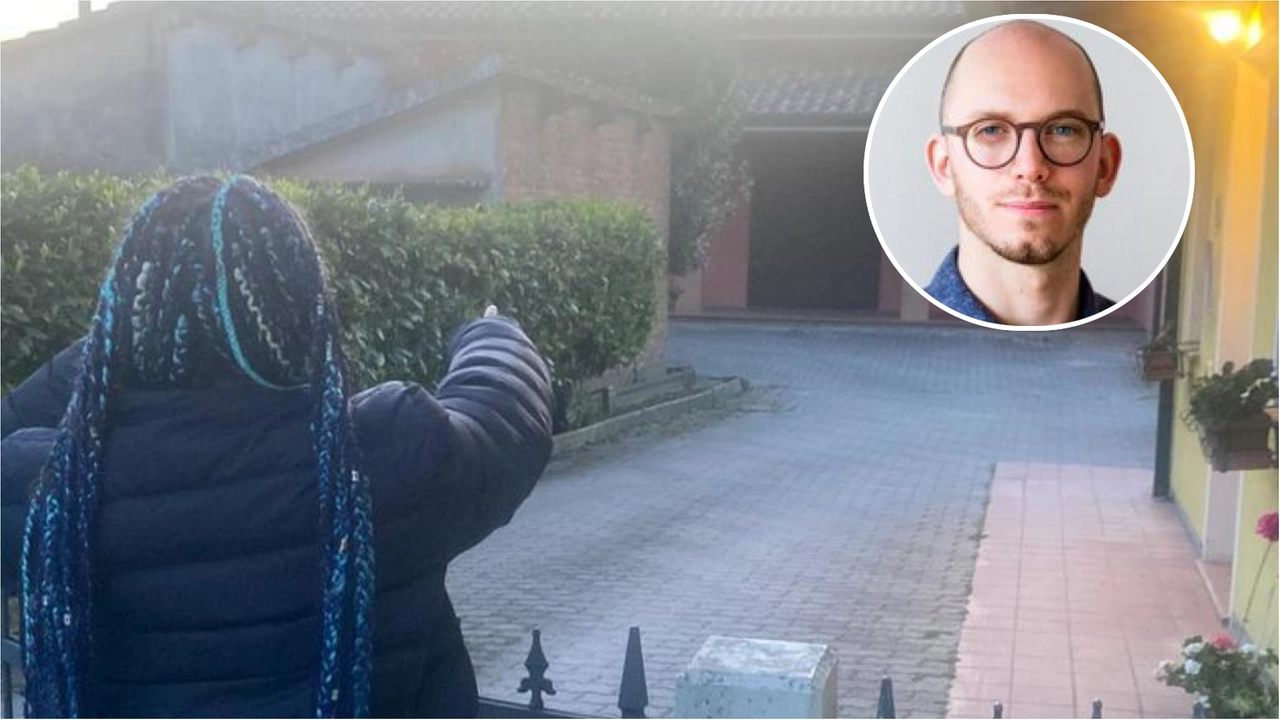 Nel tondo, Alessandro Coatti, biologo e ricercatore, aveva 38 anni; sullo sfondo, la casa dei suoi genitori a Longastrino, frazione di Alfonsine (Foto Corelli)
