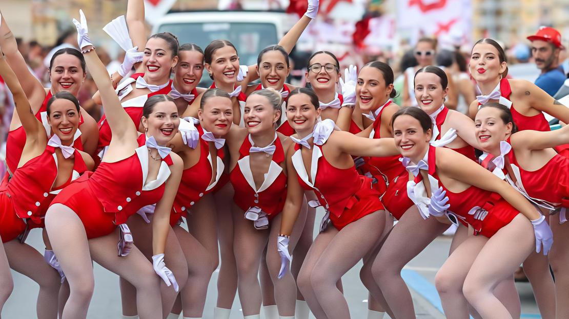 i quattro rioni in maschera monte argentario freme per la sfilata di ferragosto