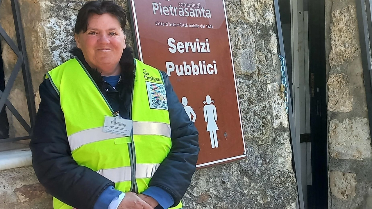 Una delle persone che svolgono il ruolo di custode dei bagni pubblici di piazza Statuto attraverso la formula della borsa-lavoro Una delle persone che svolgono il ruolo di custode dei bagni pubblici di piazza Statuto attraverso la formula della borsa-lavoro
