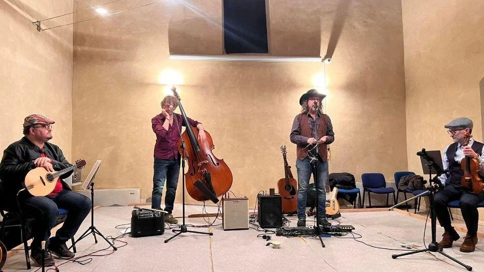 Una storia nata nel 2013 dalla grande passione di Jacopo Crezzini uno dei componenti storici "Nessuna riproposizione edulcorata, ma reinterpretiamo la musica in modo artistico". Una storia nata nel 2013 dalla grande passione di Jacopo Crezzini uno dei componenti storici "Nessuna riproposizione edulcorata, ma reinterpretiamo la musica in modo artistico".
