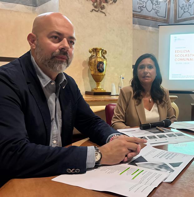 Scuole , il 35% è vecchio. Impianti, tetti e palestre: cantieri a tutto vapore Scuole , il 35% è vecchio. Impianti, tetti e palestre: cantieri a tutto vapore