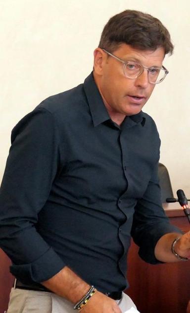 https://www.lanazione.it/image-service/view/acePublic/alias/contentid/NTgwMDAzMmMtMGM1MC00/0/al-lavoro-per-il-candidato-del-centrosinistra.jpeg?f=1.90:1&h=630