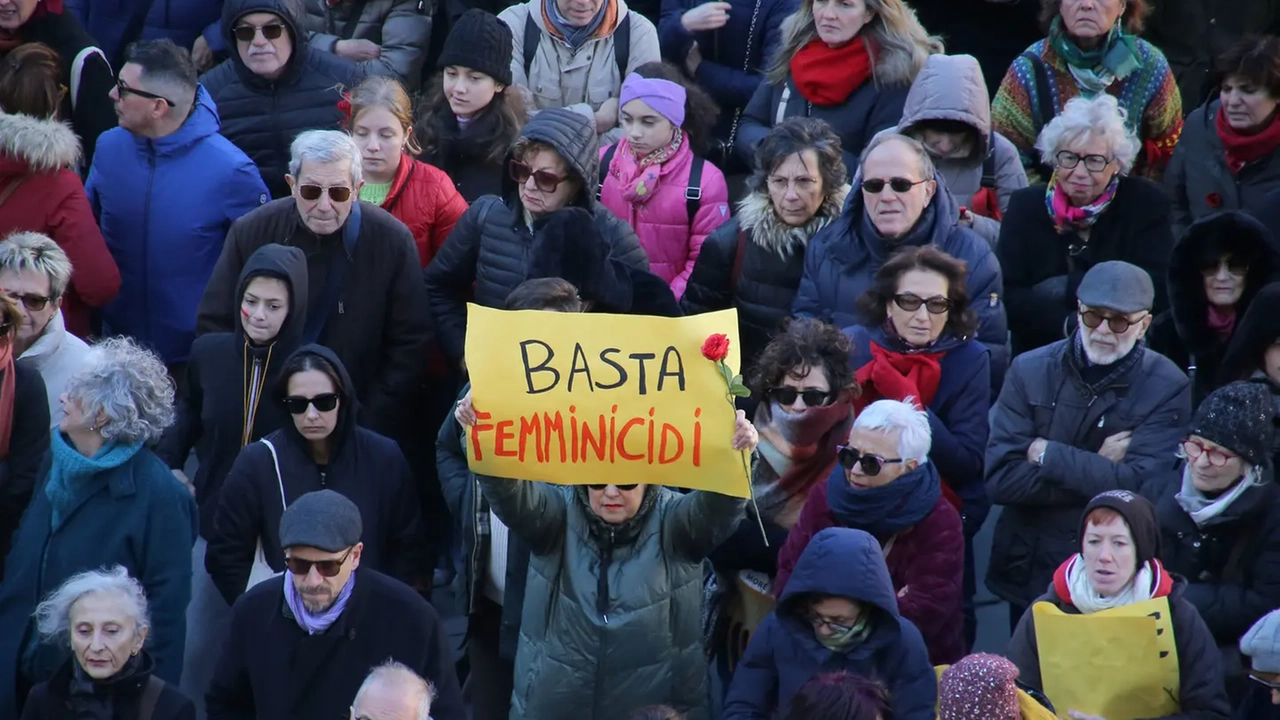 Il flash mob di QNxleDonne il 25 novembre 2023 in Piazza della Signoria, Firenze