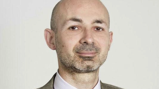 Il professor Massimiliano Panarari spiega la disincarnazione che si muove nell’anonimato della rete "La realtà virtuale sdogana comportamenti antisociali e forme di collera che dobbiamo imparare a gestire". Il professor Massimiliano Panarari spiega la disincarnazione che si muove nell’anonimato della rete "La realtà virtuale sdogana comportamenti antisociali e forme di collera che dobbiamo imparare a gestire".