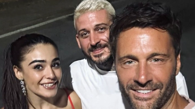 Filippo Bisciglia con Siria Pingo e Matteo Vitali: una reunion nell'agosto toscano tra il conduttore e i due concorrenti di Temptation Island Filippo Bisciglia con Siria Pingo e Matteo Vitali: una reunion nell'agosto toscano tra il conduttore e i due concorrenti di Temptation Island