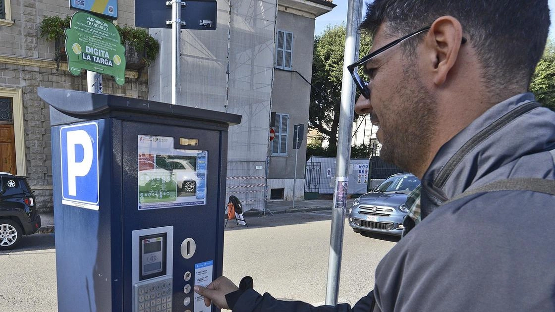 Nuovi posti a pagamento su via Francoforte sull’Oder, da ieri sono operativi. Con un’ordinanza del settore polizia municipale è ufficialmente... Nuovi posti a pagamento su via Francoforte sull’Oder, da ieri sono operativi. Con un’ordinanza del settore polizia municipale è ufficialmente...