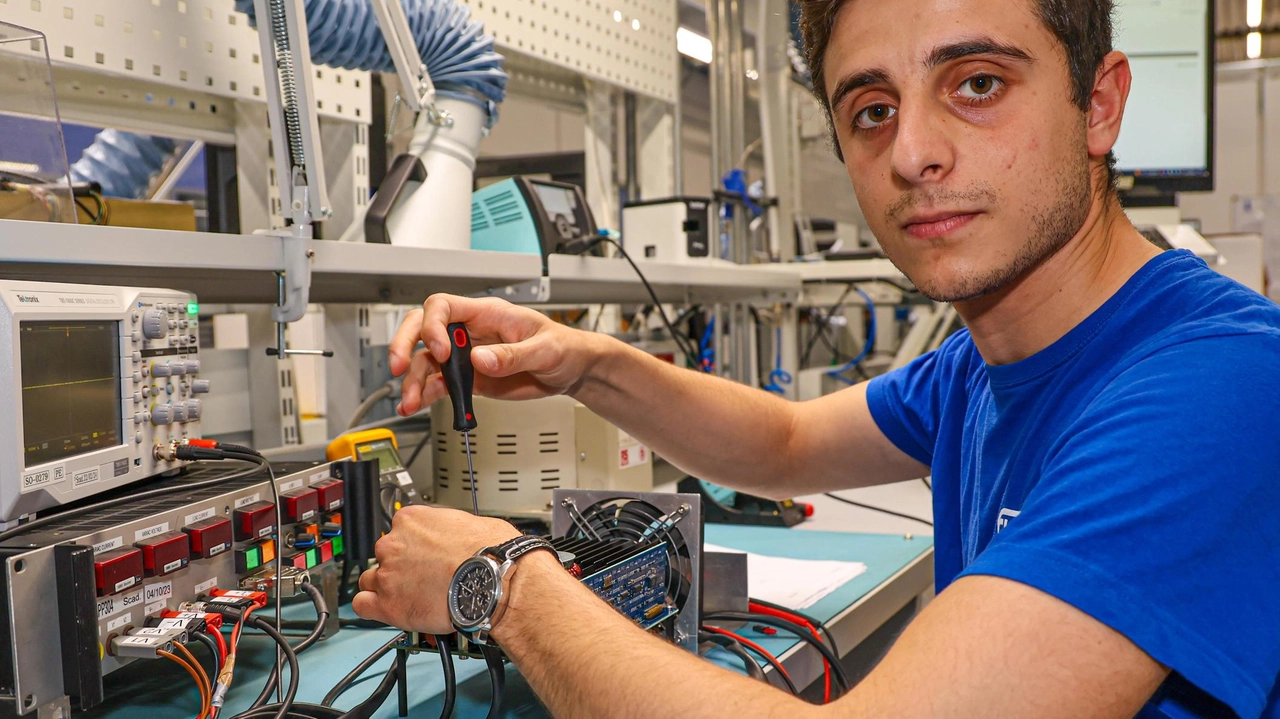 Nella foto d’archivio, un lavoratore Nella foto d’archivio, un lavoratore