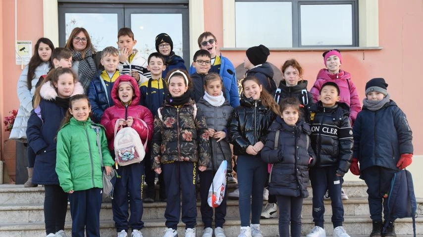 La classe quarta della scuola primaria. ’San Filippo Neri’ di Massa La classe quarta della scuola primaria. ’San Filippo Neri’ di Massa